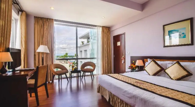 Номер Deluxe с балконом и с видом на город Mondial Hotel Hue