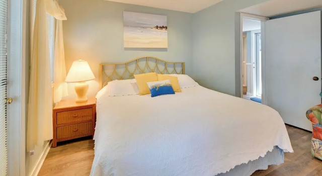 Walk to Ocean: Myrtle Beach Retreat w/ Sunroom, Забронировать Апартаменты/квартира Апартаменты Южной Каролины, Апартаменты/квартира