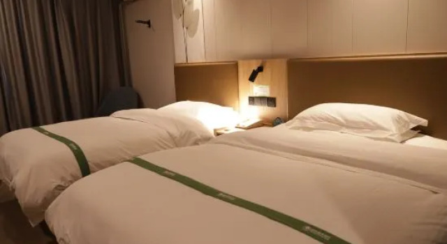 Семейный номер Standard GreenTree Inn Jiangsu Taizhou Xinghua Zhangguo Bus Station Express Hotel