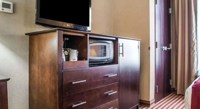 Номер Standard Comfort Suites Troy-I75
