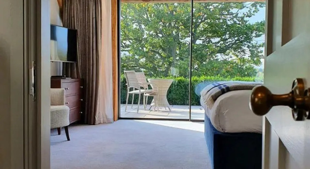 Двухместный полулюкс с балконом Marquis Suffolk