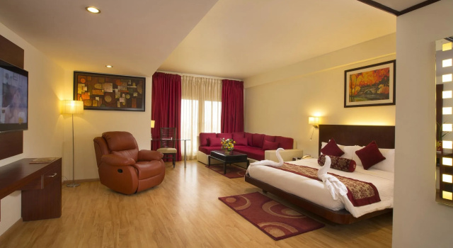 Hotel Atithi, Varaa Hotelli Hotellit Tamil Nadu uima-altaalla, Uima-allas