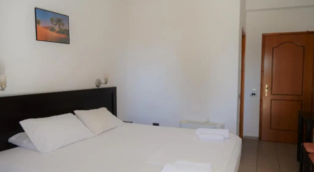 Standardowy dwuosobowy pokój i balkonem JB Hotel