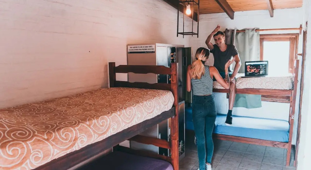 Кровать в общем номере THC Hostel Uruguay