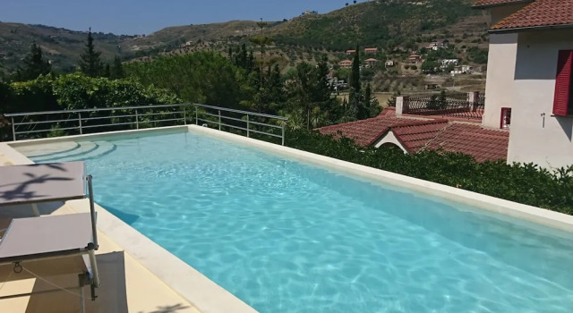 Sun-kissed Villa in Laureana Cilento With Swimming Pool