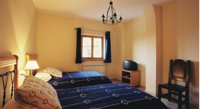 ALTOGREDOS Hotel Rural y apartamentos turísticos, Забронировать Отель Ойос-дель-Эспино Sierra de Gredos