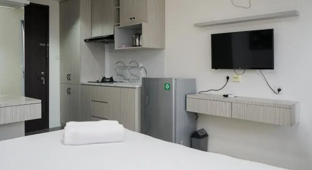 Comfortable and Simply Studio at Bintaro Icon Apartment, Book Apartment Hotels in South Tangerang with a Pool, Swimming Pool