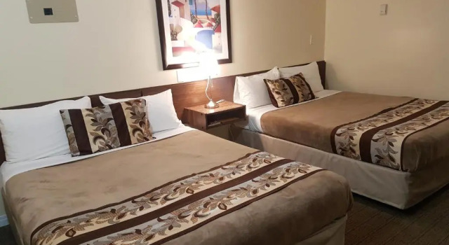 Четырёхместный номер Standard Цокольный этаж Parkway Motel & European Lodges