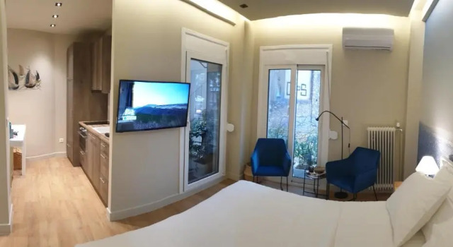 Newly Renovated Studio 15 min walk from Acropolis, Забронировать Отель Афины Острова Саронического залива - Аттика, рядом с Холм Филопаппос