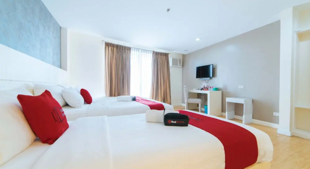Семейный номер Standard RedDoorz Plus at Hotel Metro Kalibo