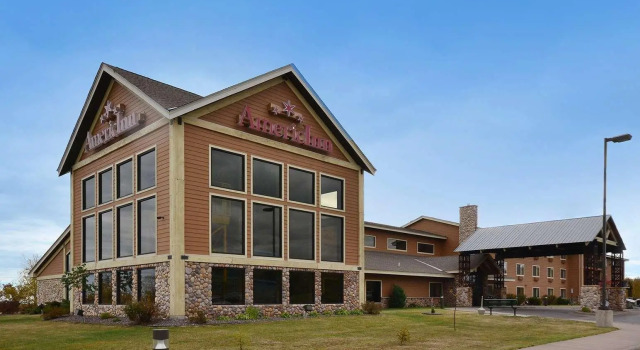 Люкс AmericInn by Wyndham Wausau