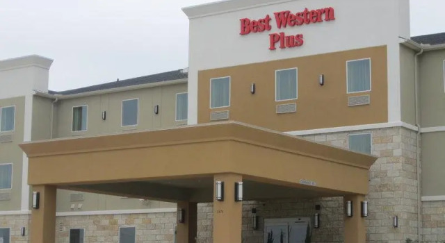 Кровать в общем номере Best Western Plus Carrizo Springs Inn & Suites