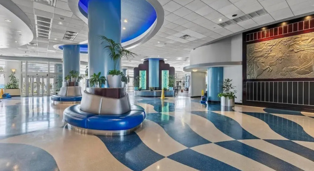 Ocean Walk Resort 1707, Забронировать Курортный отель Отели Дейтона-Бич с парковкой, рядом с Базилика Святого Димитрия, Парковка