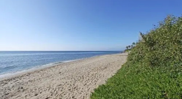 1100 Marbella Beachfront First Line