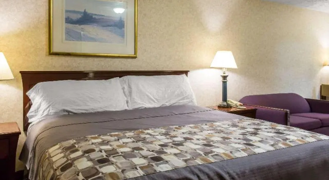 Четырёхместный номер Standard Rodeway Inn & Suites Branford - Guilford