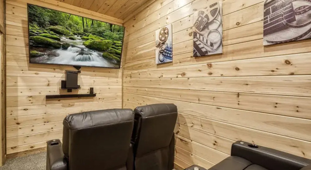 Ern841 - Sweet Feet Retreat - Location, Location, And Private Indoor Pool! 2 Bedroom Cabin by RedAwning