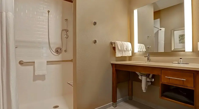 Четырёхместный люкс c 1 комнатой Staybridge Suites - Overland Park - Kansas City S by IHG