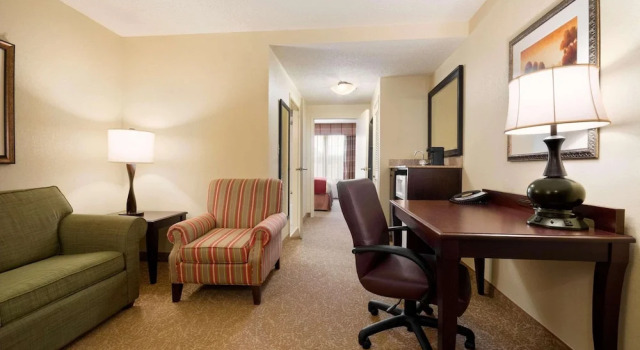 Люкс c 1 комнатой Country Inn & Suites by Radisson, Norcross, GA