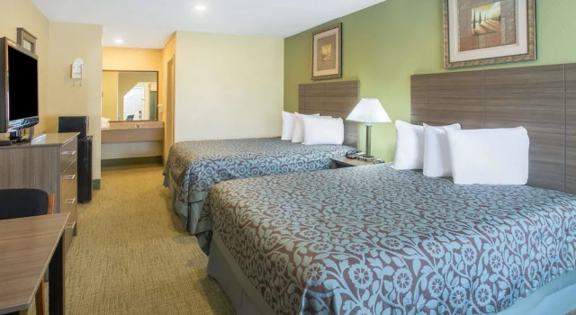 Четырёхместный номер Standard с балконом Days Inn by Wyndham Abbeville