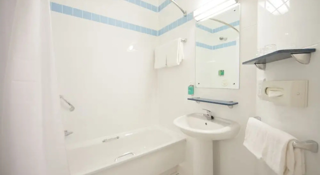 Superior Neljän hengen huone Jurys Inn Derby