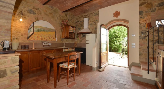 Pozzovecchio in Casole d Elsa, Buchen Sie Villa Hotels in Elsa-Tal mit Parkplatz, Parkplätze