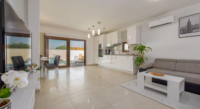 Villa Dina in Zaton with 3 bedrooms and 2 bathrooms