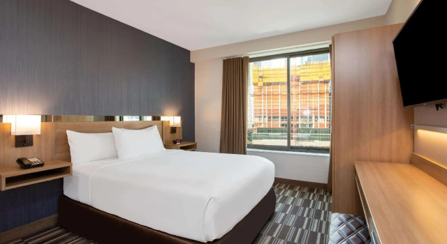 Двухместный номер Microtel Inn by Wyndham Long Island City