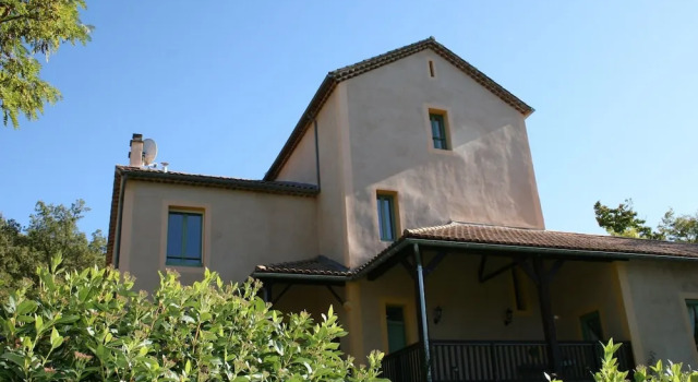 Spacious Villa in Drome with Swimming Pool