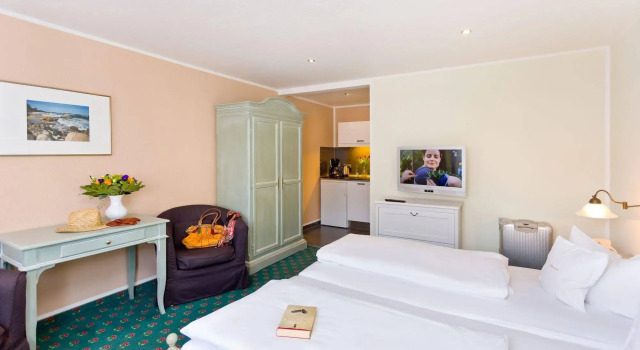 Hotel Villa Neander, Забронировать Отель Остзебад-Бинц земля Мекленбург-Передняя Померания