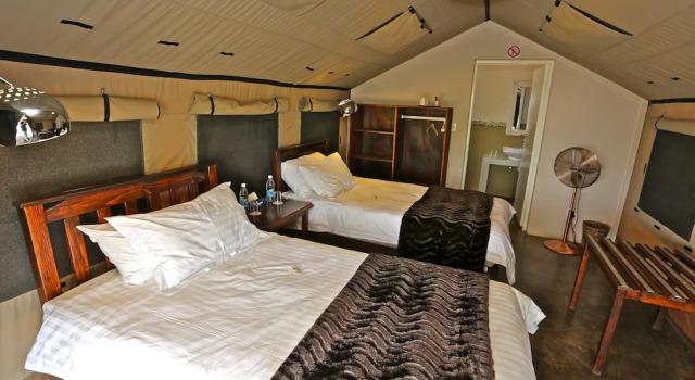 Uukwaluudhi Safari Lodge, Rezervovat Rekreační dům Okahao Namibie