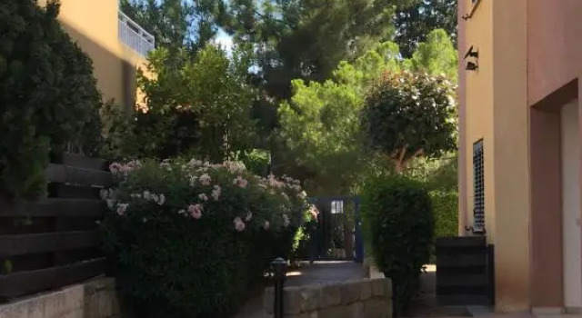 Limnaria Gardens K203 in Paphos, Rezerwuj Hotel Hotele w Pafos z basenem, w pobliżu Municipal Baths Beach, Basen