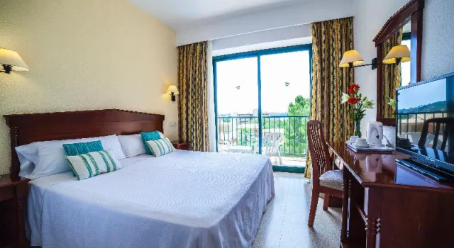 Номер Standard с балконом Valentin Somni Hotel & Suites