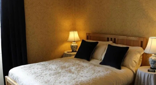 The Pines Guesthouse, Book Bed and Breakfast Hoteller i Grampian med parkering, Parkering