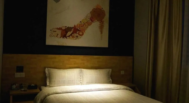 Zijinghua City Hotel, Rezerwuj Hotel Hotele w Qinzhou z parkingiem, Parking