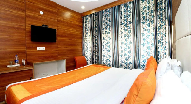 Fabexpress Grand Inn, Varaa Hotelli Hotellit Chandigarh Region aamiaisella, Aamiainen