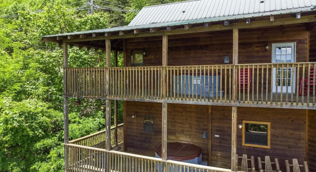 Smokerise Lodge by Heritage Cabin Rentals