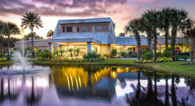 Кровать в общем номере с 6 комнатами Hilton Vacation Club Aqua Sol Orlando West