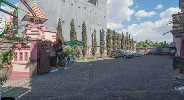 RedDoorz near Setrasari Mall 2, Book Hotel Hoteller i Bandung med parkering, nær Maranatha University, Parkering