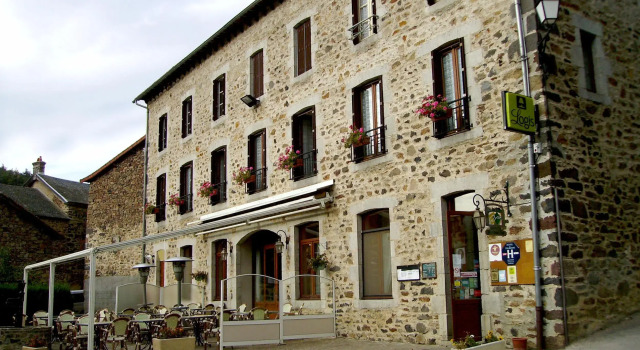 Auberge de l'Allagnonette, Book Hostel / Vandrerhjem Hostels i Cantal, Hostel / Vandrerhjem
