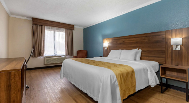 Двухместный номер Standard Quality Inn & Suites Ft. Jackson Maingate