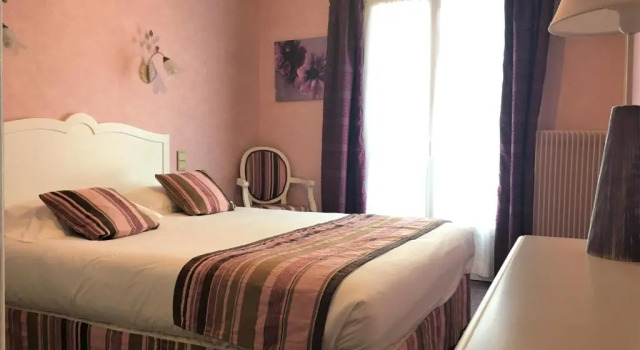 Двухместный номер Standard с балконом Hôtel Restaurant Le Grillon