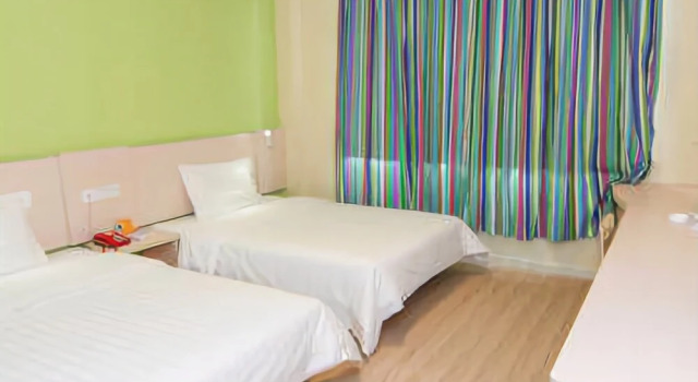 7 Days Inn, Prenota Hotel Hotel a Zhenjiang con parcheggio, Parcheggio