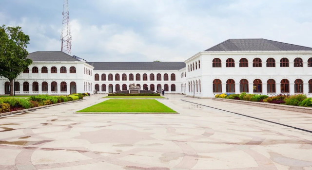Grand Arena Hotel