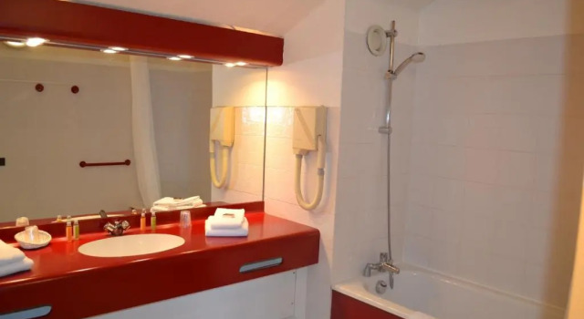 Номер Standard Logis hotel Noemys Gradignan