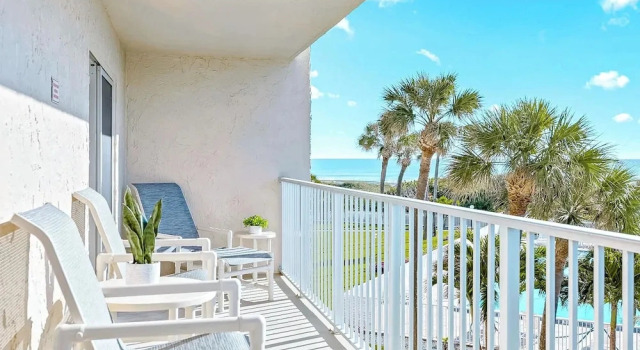 Номер Deluxe Cocoa Beach Towers - Oceanfront Resort with Heated Pool, Tennis Steps from the Pier