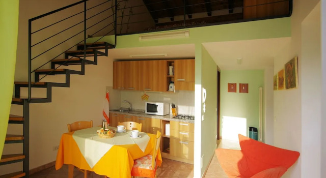 Студия c 1 комнатой с балконом и с видом на озеро Residence Celeste Lake View Apartments