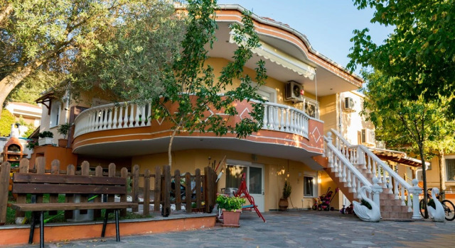 Anestis Studio, Rezervați Hotel Lidia 