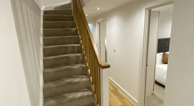 Апартаменты Modern 2 Bed Apartment with Juliet Balcony - DHB STAYS