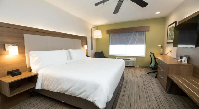 Номер Standard Holiday Inn Express Hotel & Suites Clinton by IHG