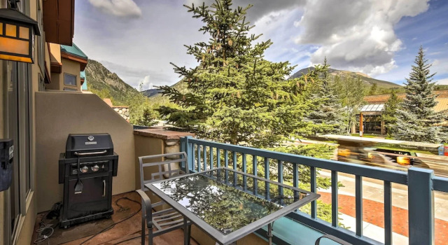 Апартаменты 7 Mi to Skiing: Main St Frisco Condo w/ Balcony!